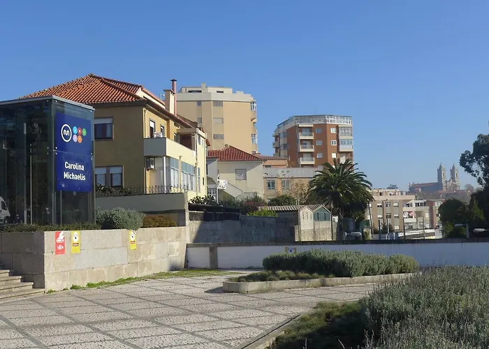 Carolina M In Front Of Metro Tatil Evi