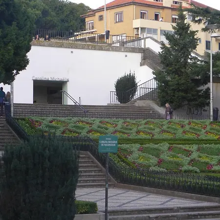 בית נופש Carolina M In Front Of Metro *