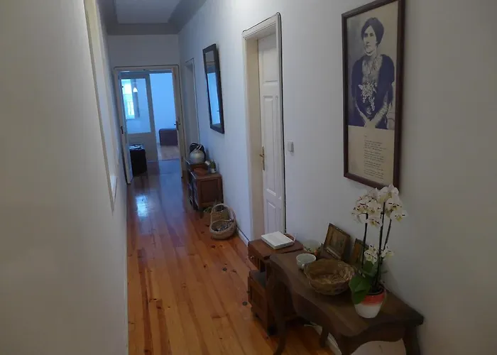 Carolina M In Front Of Metro Semesterbostad Oporto