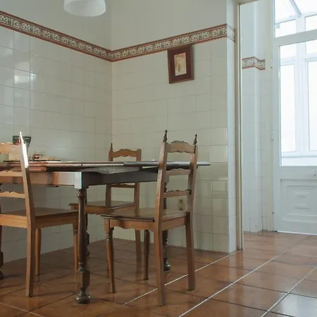 Carolina M In Front Of Metro بورتو