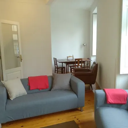 Carolina M In Front Of Metro Casa vacanze