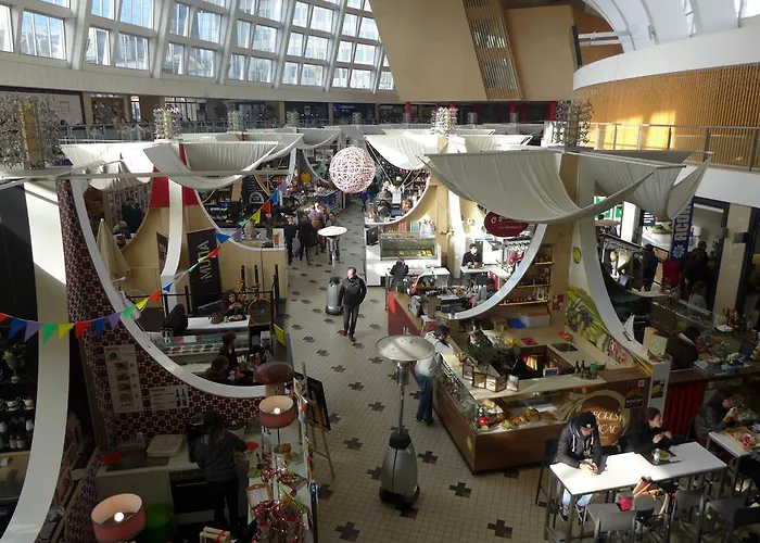 Carolina M In Front Of Metro Casa vacanze *