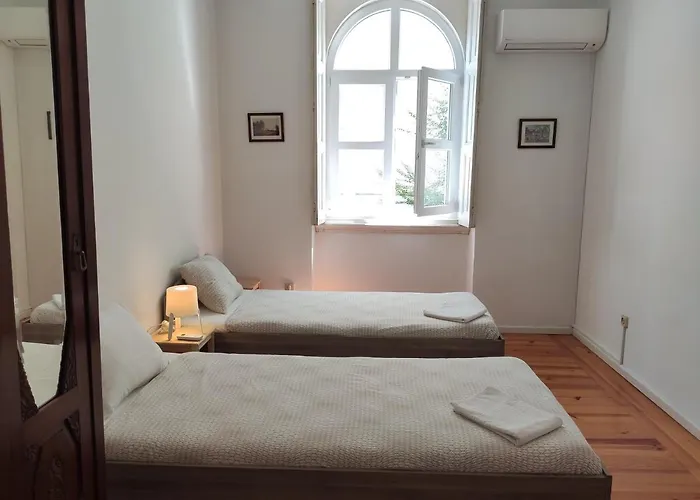 Carolina M In Front Of Metro Дом отдыха Порту