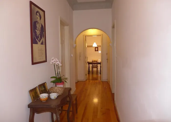 Carolina M In Front Of Metro Дом отдыха