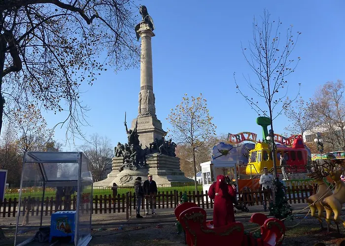 Carolina M In Front Of Metro Дом отдыха Порту